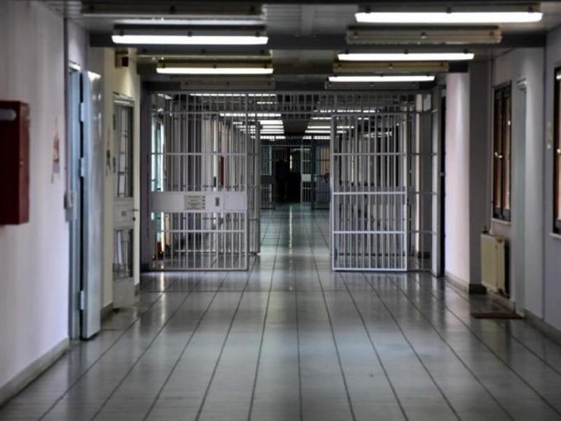 Πάτρα: Κατάπιε 52 σακουλάκια ναρκωτικών για να τα περάσει στη φυλακή