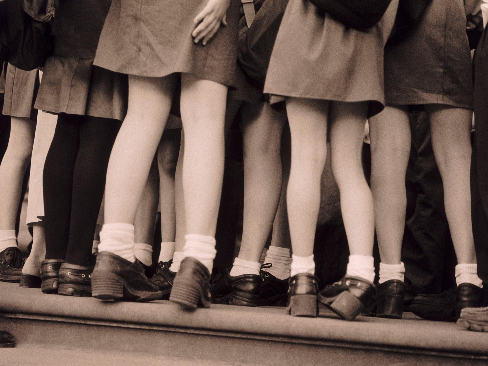 Σχολεία στην Αγγλία απαγόρευσαν στα κορίτσια να φοράνε φούστες για να μην αισθάνονται άβολα οι trans μαθητές