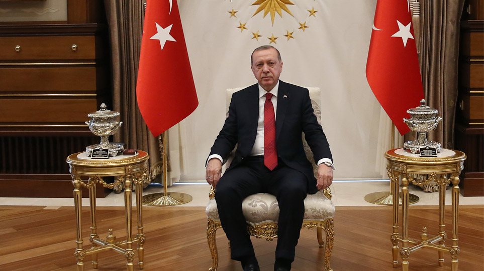 Τουρκία: Προεδρικά διατάγματα αναδιαμορφώνουν αμυντικούς και πολιτικούς θεσμούς