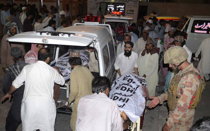 140 νεκροί στο Πακιστάν σε βομβιστική επίθεση αυτοκτονίας ισλαμιστή