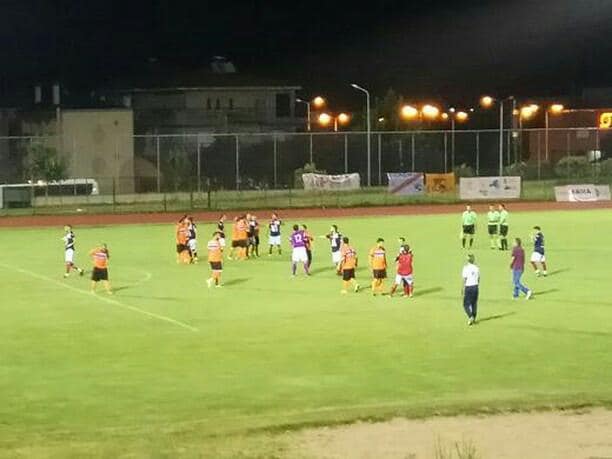 «Τέξας» ποδοσφαιρικός αγώνας στην Κοζάνη- Δικηγόροι πλάκωσαν στο ξύλο διαιτητή (φωτο)