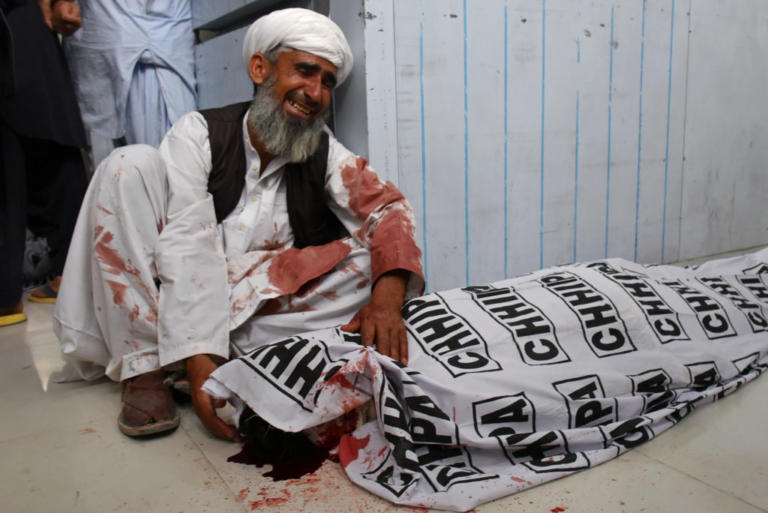 Πακιστάν: 149 οι νεκροί από τη βομβιστική επίθεση