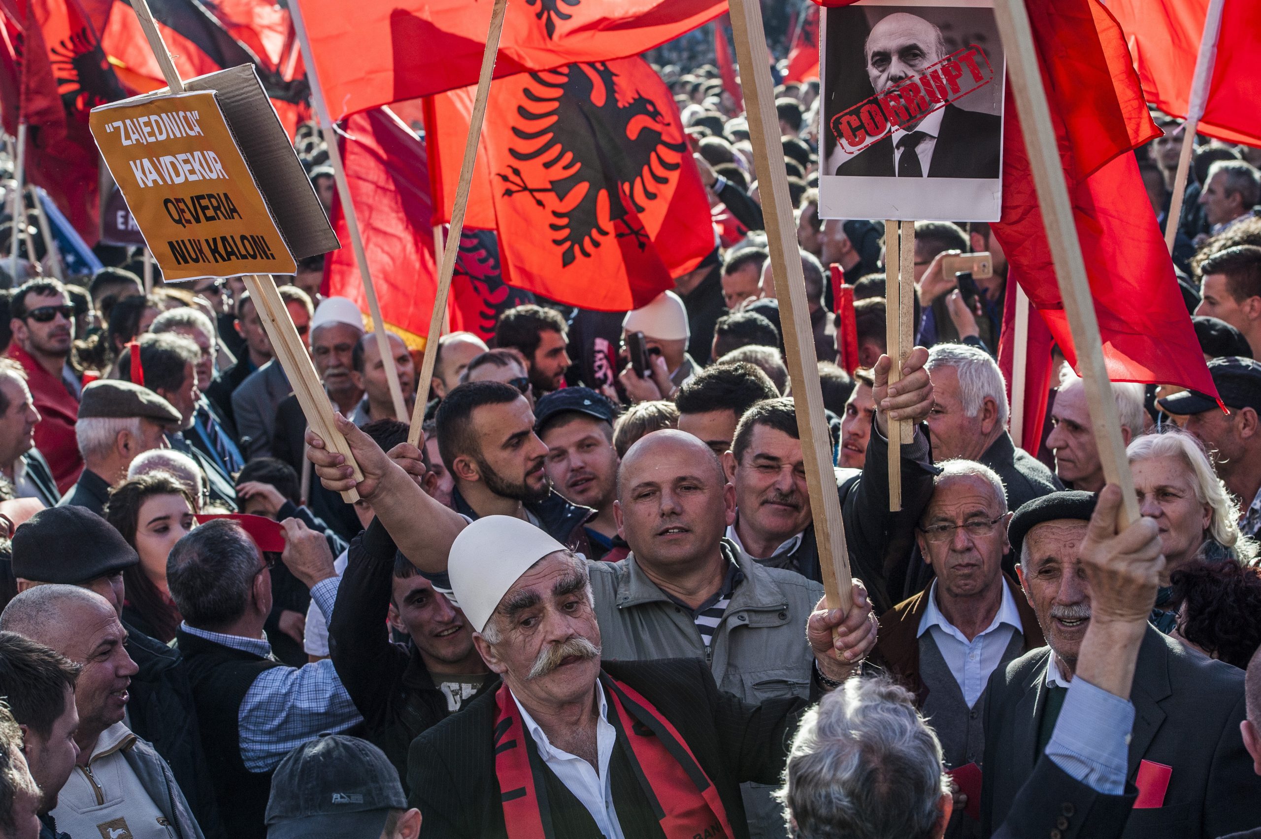 Ξεσηκώνονται και οι Αλβανοί στο Πρέσοβο: Ζητούν από τη Σερβία ίσα δικαιώματα με τους Αλβανούς του Κοσσόβου