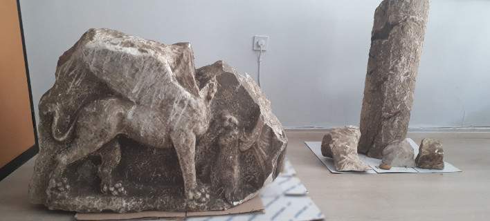 Πρέβεζα: Εκρυβε λιοντάρι από μαρμάρινη σαρκοφάγο ρωμαϊκών χρόνων μέσα σε καλάμια (φωτο)