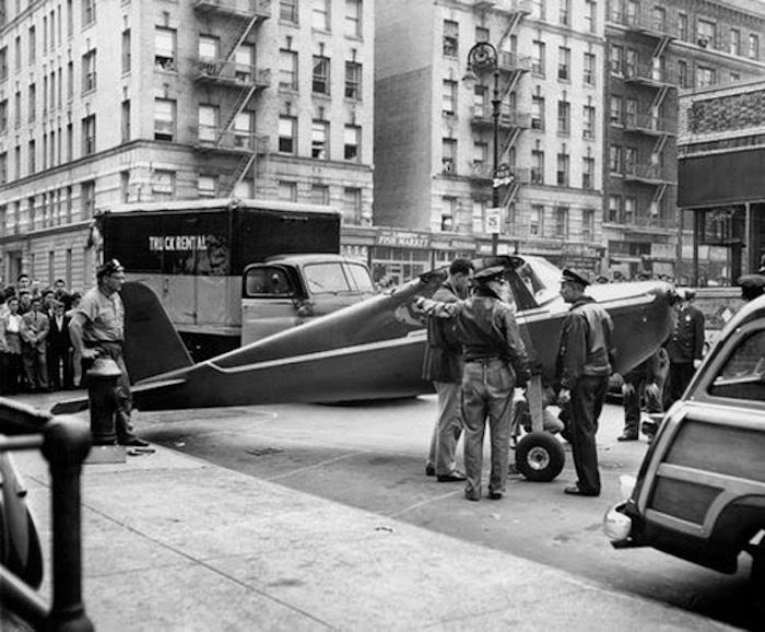 Όταν ένας πιλότος προσγειώθηκε στην Uptown Street της Νέας Υόρκης γιατί … εκεί ήταν το μπαρ!
