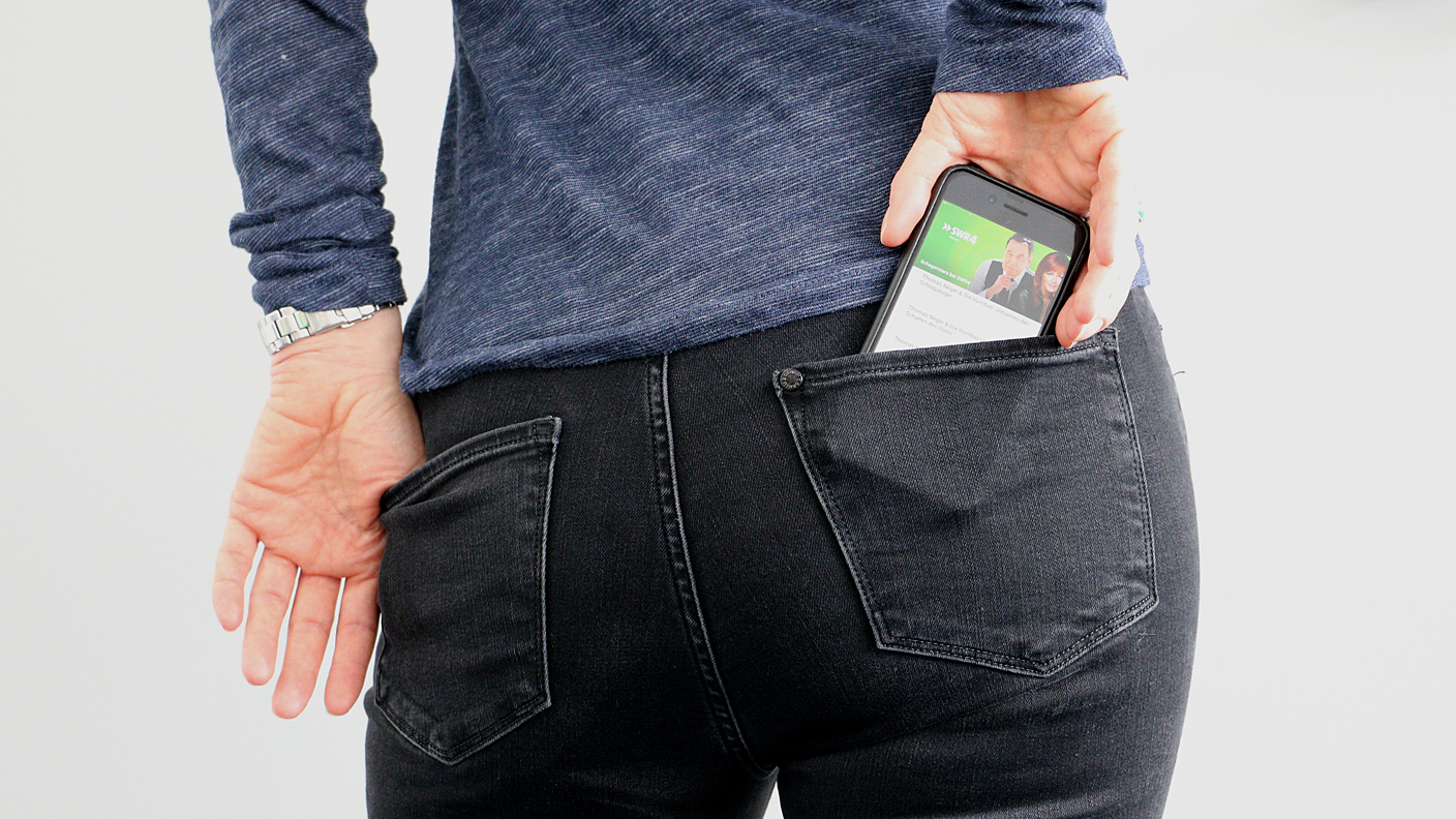 Οι επιστήμονες προειδοποιούν: Μην βάζετε το κινητό στις τσέπες σας