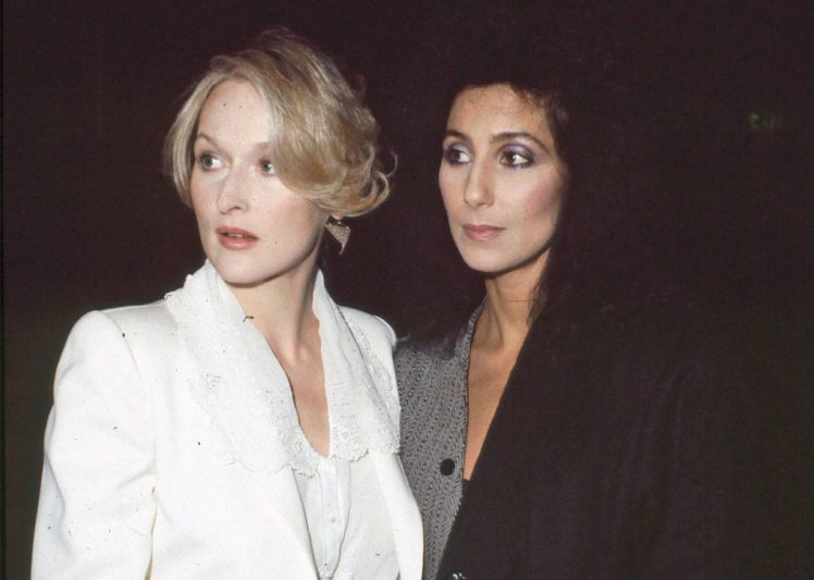 Το παθιασμένο φιλί στο στόμα Cher και Meryl Streep στην πρεμιέρα του «Mamma Mia» (φωτό)
