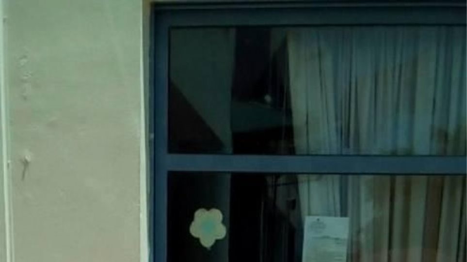 Κρήτη: Έβγαλαν το άχτι τους σπάζοντας τζάμια σε σχολείο στο Ηράκλειο