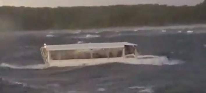 Οι φρικτές στιγμές που πλοίο ανατρέπεται σε λίμνη στις ΗΠΑ – 11 νεκροί επιβάτες (βίντεο)