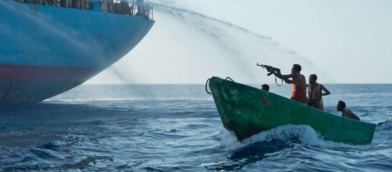 Σομαλοί πειρατές επιτίθενται σε πλοίο – Το μετανιώνουν άμεσα! (βίντεο)