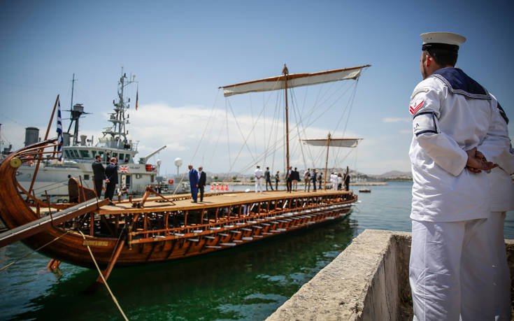 1.100 πολίτες οι τυχεροί που κωπηλάτησαν στην τριήρη «Ολυμπιάς» (φωτό)