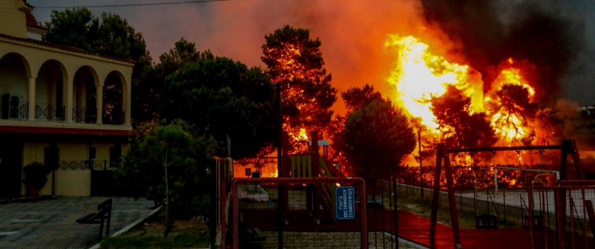 Πάνω από 24 οι νεκροί στην Ραφήνα – 2 μάνες κάηκαν με τα παιδιά τους – Πολλοί πνίγηκαν! (upd 9)