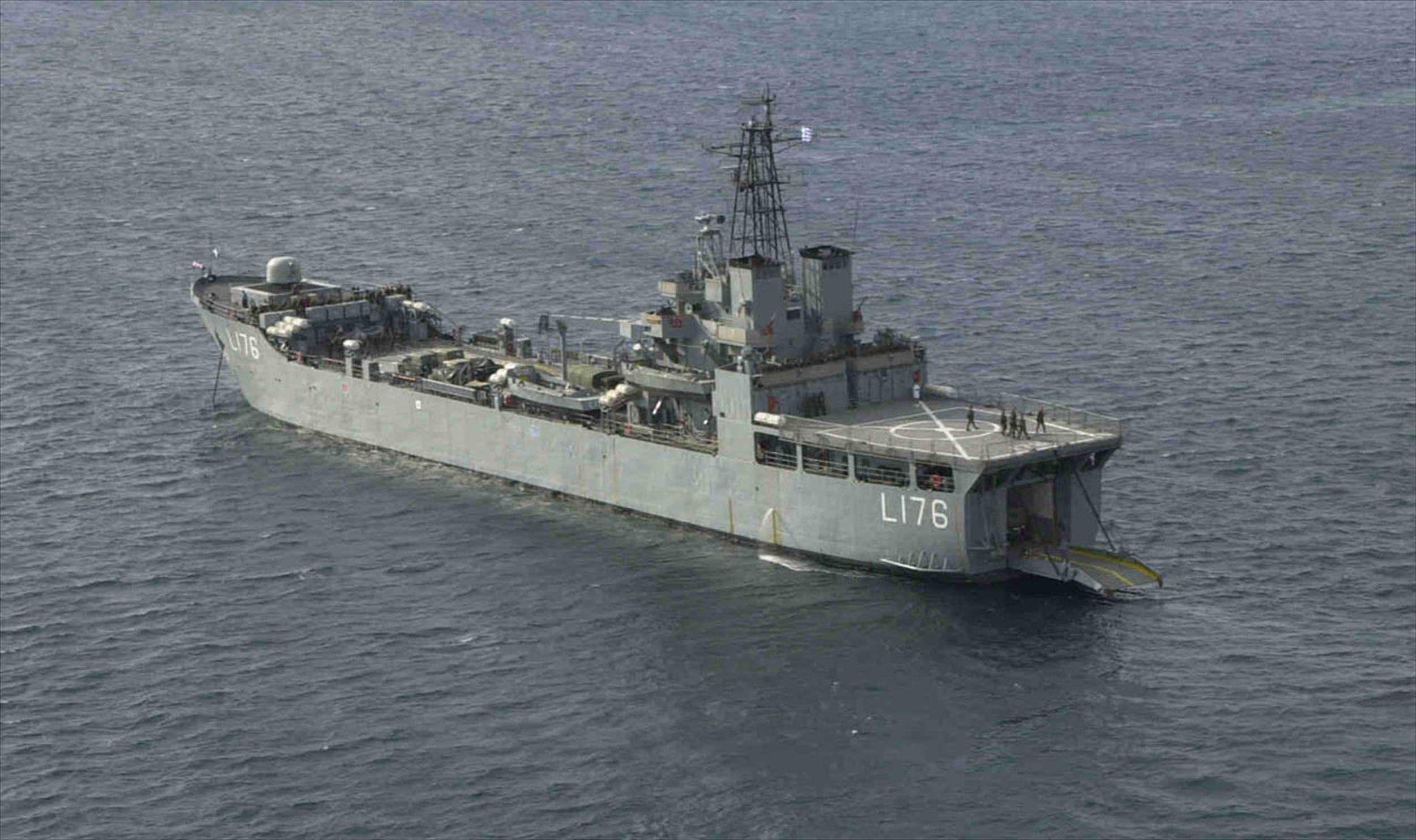 Το Πολεμικό Ναυτικό ανέλαβε να εκκενώσει το Κόκκινο Λιμανάκι της Ραφήνας – Πολλοί οι νεκροί (upd 3)