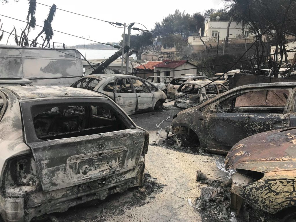 Αλβανοί και Σκοπιανοί πανηγυρίζουν και χαίρονται για την πύρινη καταστροφή στην Ελλάδα