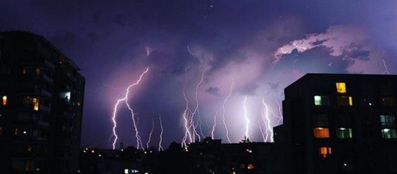 Eπιδείνωση του καιρού από το απόγευμα: Καταιγίδες, χαλάζι και άνεμοι