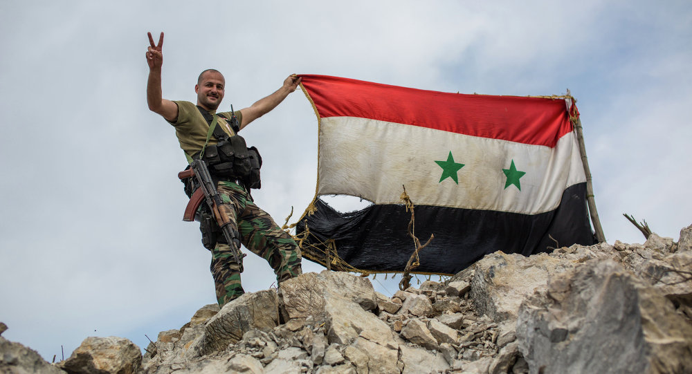 Ο συριακός στρατός ύψωσε τη συριακή σημαία στα υψίπεδα του Γκολάν