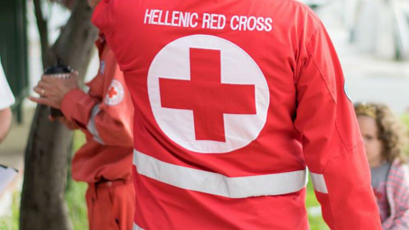 Ερυθρός Σταυρός: Προσοχή στις απάτες- Υπάρχει μόνο ένας λογαριασμός για τους πυρόπληκτους