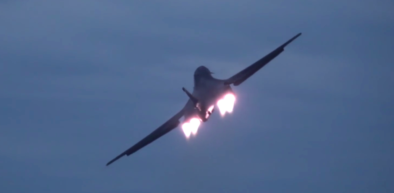 Στρατηγικό βομβαρδιστικό Β-1Β απογειώνεται σαν… μαχητικό (βίντεο)