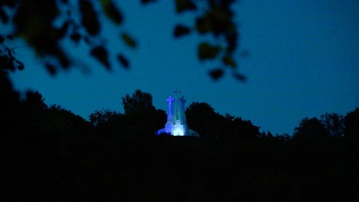 Λιθουανία: Οι τρεις σταυροί ντυμένοι στα ελληνικά χρώματα