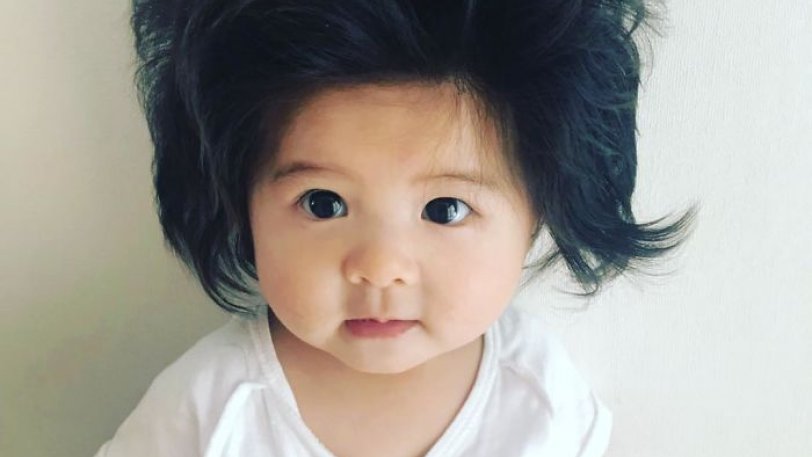 Το μωρό με τα πιο πλούσια μαλλιά έχει κατακτήσει το Instagram (φωτο)