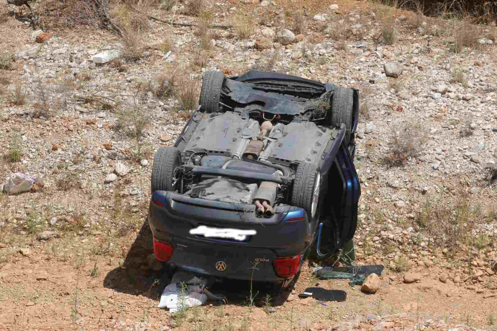 Ευρυτανία: Ζευγάρι έπεσε από γκρεμό 120 μέτρων με το αυτοκίνητο και επέζησε (φωτόυ