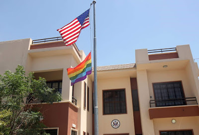 HΠΑ: Νομοσχέδιο Ρεπουμπλικάνων επιδιώκει την απαγόρευση της σημαίας ομοφυλόφιλων έξω από τις αμερικάνικες πρεσβείες