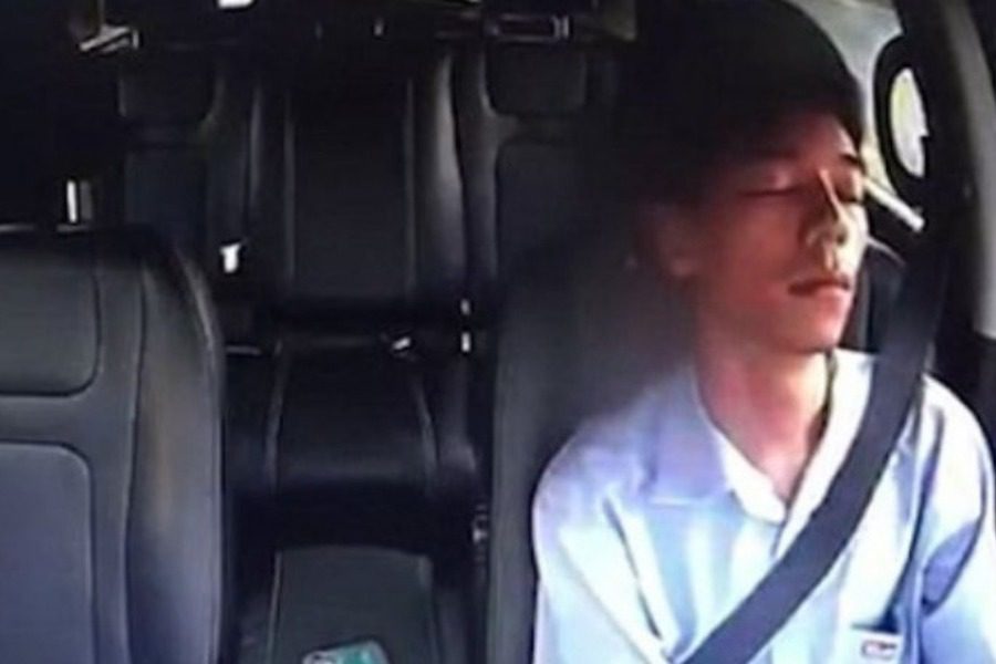 Ταξιτζής κοιμήθηκε σχεδόν ένα λεπτό ενώ οδηγούσε χωρίς να πάθει τίποτα! (βίντεο)