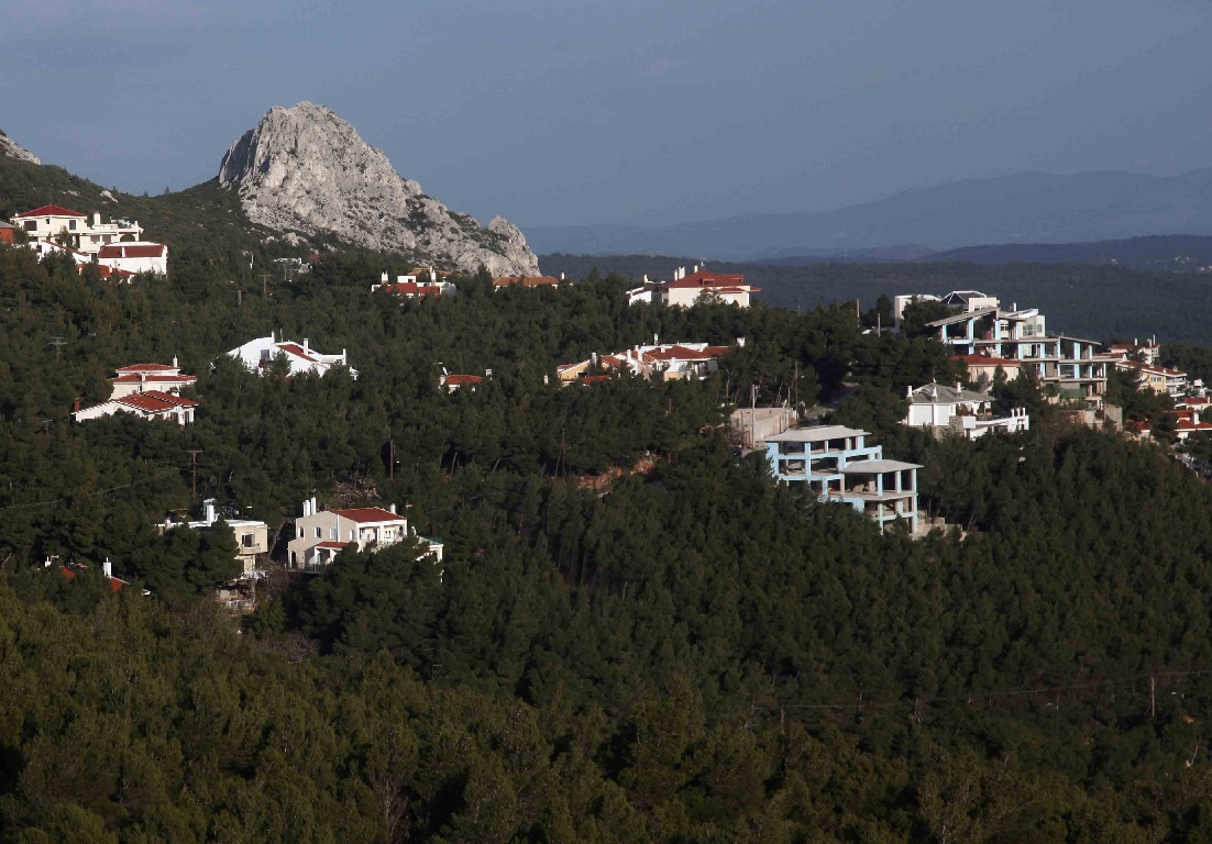 Η κυβέρνηση θα κατεδαφίσει τα αυθαίρετα με… τις Ενοπλες Δυνάμεις – Ποια η σύνδεση ΤΑΙΠΕΔ με το Κόκκινο Λιμανάκι