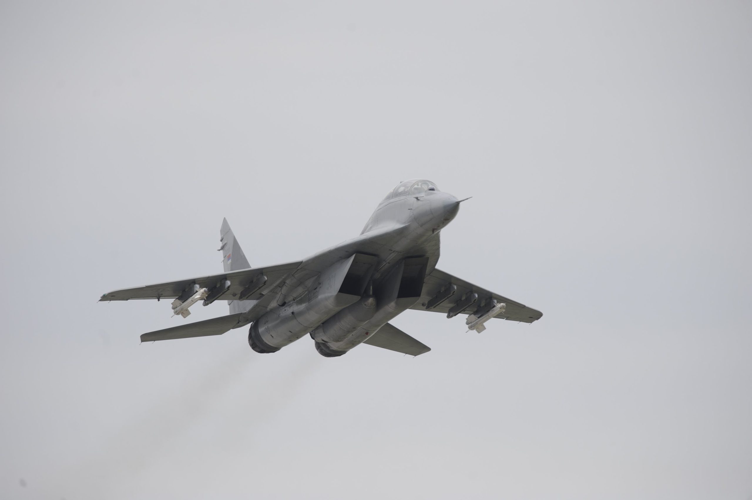 Η Σερβία μετέφερε τα μαχητικά της στα σύνορα με το Κόσοβο απέναντι από τις δυνάμεις της KFOR!