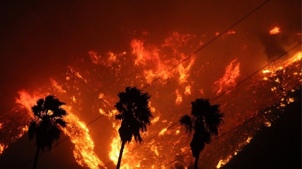 Η μεγαλύτερη πυρκαγιά στην ιστορία της Καλιφόρνια – Ενώθηκαν οι 2 εστίες (βίντεο-φωτό)