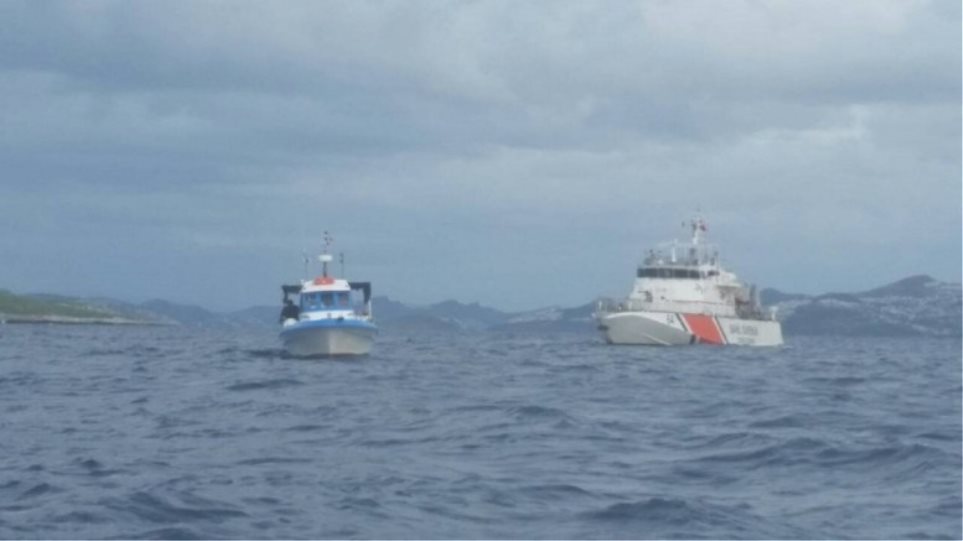 Τουρκική προκλητικότητα: Ψαρεύουν εντός ελληνικών χωρικών υδάτων υπό την προστασία της Τουρκικής ακτοφυλακής (βίντεο)