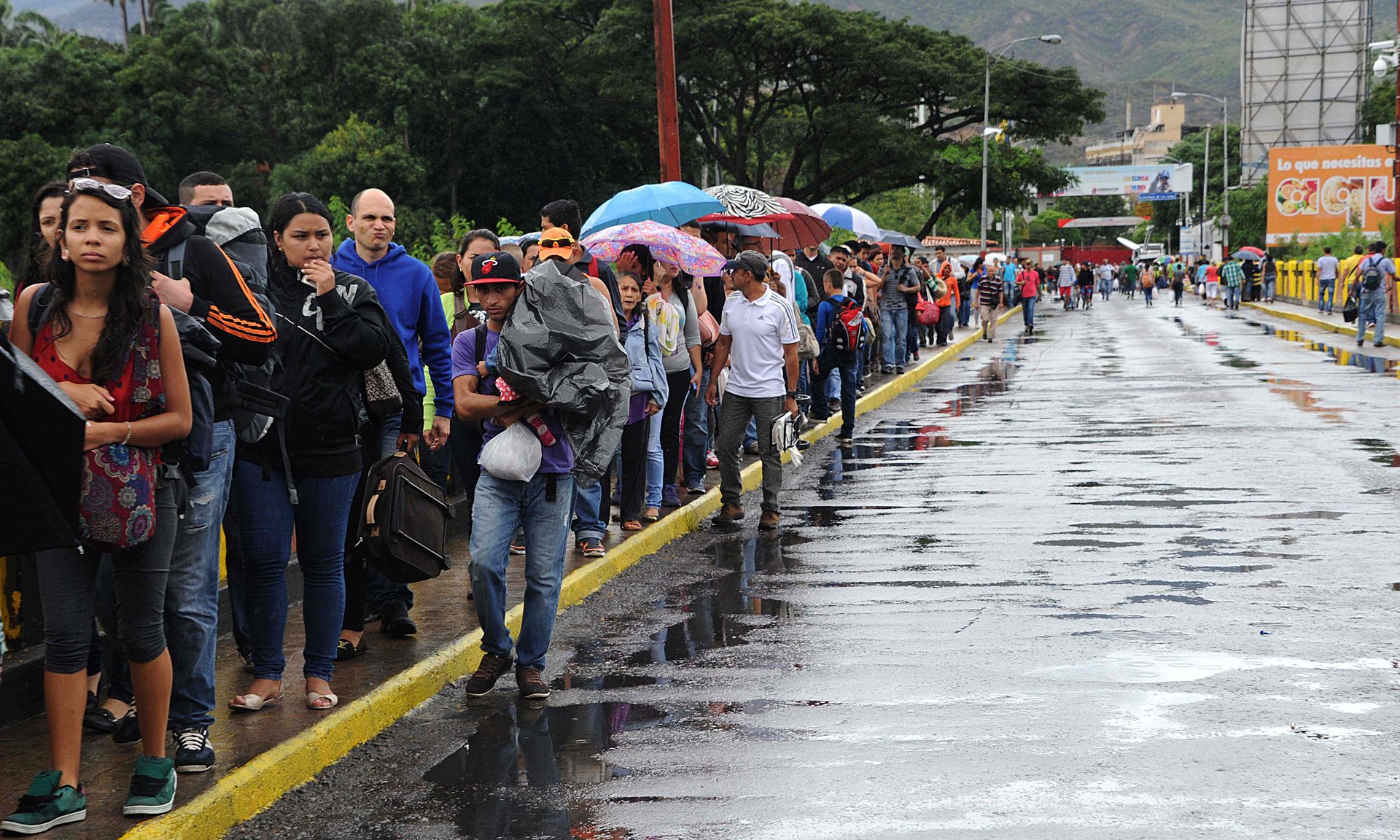 Μαζική έξοδος από την Βενεζουέλα: Φεύγουν όσοι δεν αναγνωρίζουν την εξουσία του εκλεγμένου προέδρου Ν.Μαδούρο
