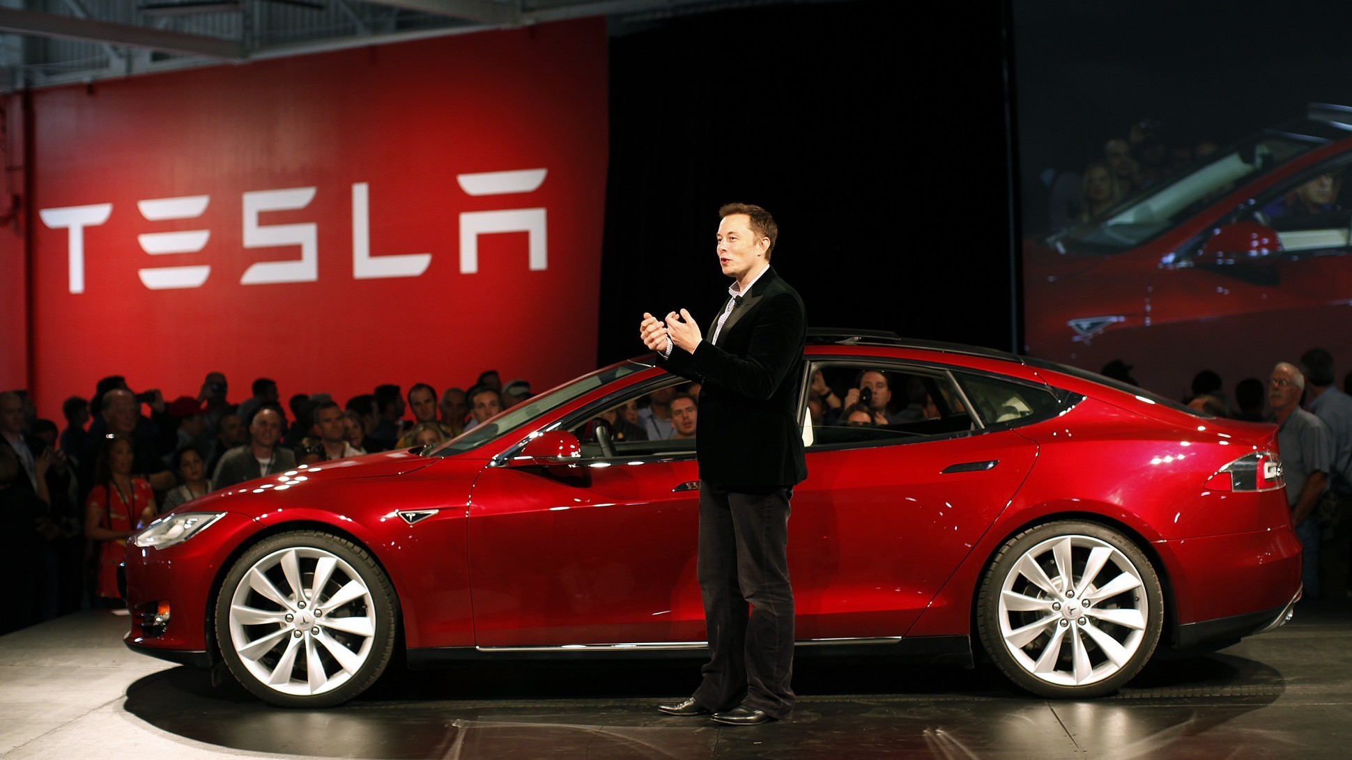 Τι θέλει ο Elon Musk για τα Tesla: Σύντομα για να γίνουν… αεροπλάνα!