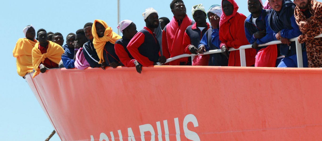 «Μπορεί να πάει όπου θέλει αλλά όχι στην Ιταλία» δηλώνει ο Σαλβίνι για το πλοίο Aquarius με τους 141 μετανάστες