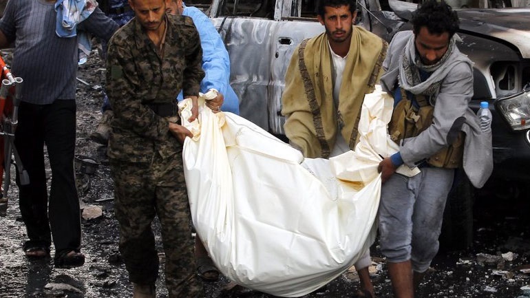 «Θάνατος στην Αμερική, θάνατος στο Ισραήλ» – Οργή στην κηδεία των 40 παιδιών που σκοτώθηκαν στην Υεμένη (φώτο)
