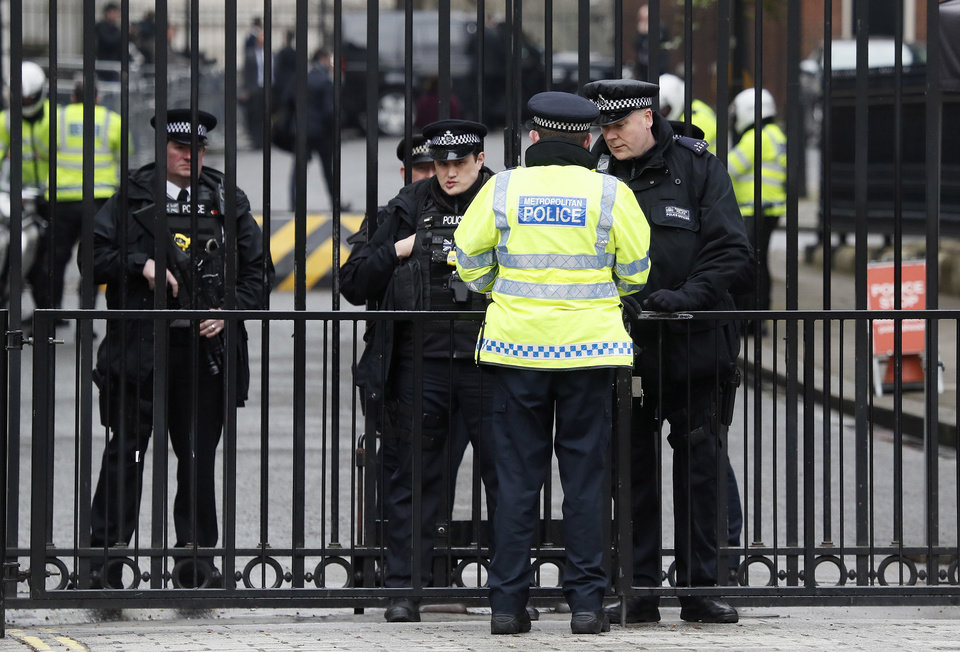 Λονδίνο: Τρομοκρατικό χτύπημα η επίθεση στο Βρετανικό Κοινοβούλιο – Δείτε τον ύποπτο (φωτό)