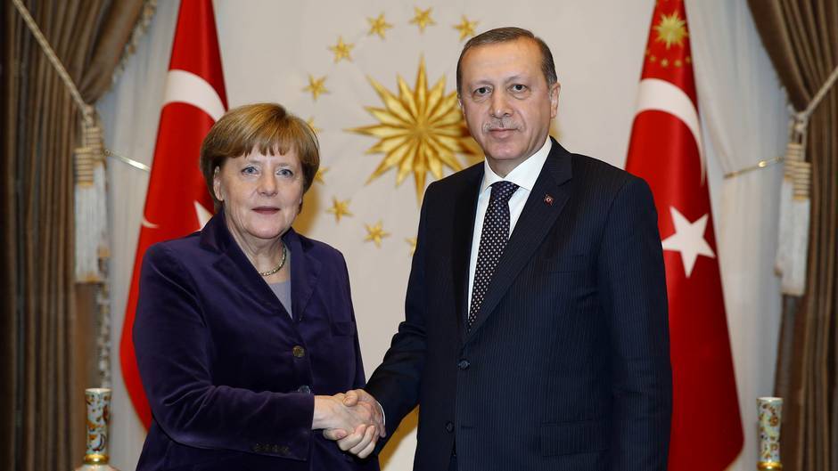 Προσέγγιση Τουρκίας με EE – Προσπάθεια διαμεσολάβησης ή πισώπλατο χτύπημα στις ΗΠΑ;