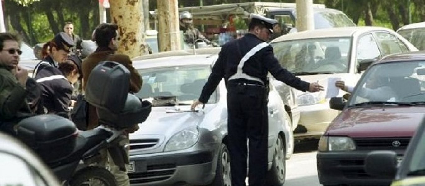 Χωρίς ασφάλεια ούτε κράνος στους δρόμους – Το προφίλ των Ελλήνων οδηγών μέσα από τις παραβάσεις τους