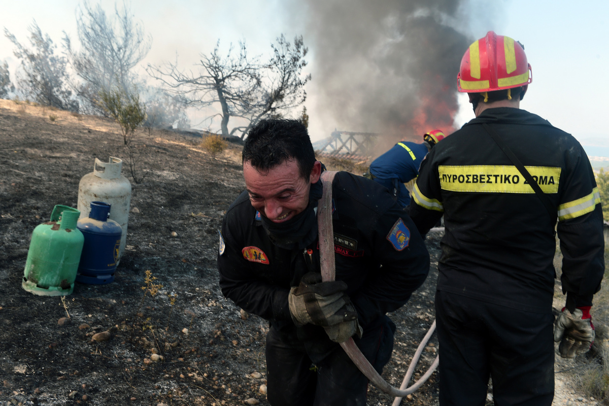 Σοκαριστική καταγγελία πυροσβεστών: «Μας άφησαν νηστικούς στην μεγάλη πυρκαγιά της Εύβοιας»