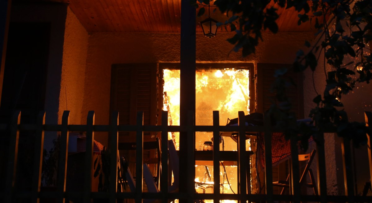 Φωτιά στην Αττική: Πυρκαγιά σε ακατοίκητο κτίριο στη Ν. Φιλαδέλφεια