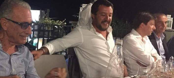 Έξαλλοι οι Ιταλοί με τον Σαλβίνι- Το βράδυ της καταστροφής στη Γένοβα διασκέδαζε σε δείπνο