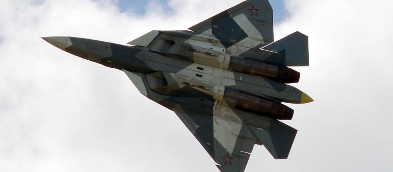 Εντυπωσιακή αεροπορική επίδειξη από το Su – 57 με αληθινά πυρά (βίντεο)