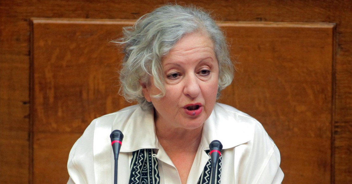 Η Ελένη Γερασιμίδου αντιδρά: «Μην ψηφίζουν άχρηστα νομοσχέδια»