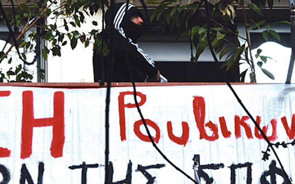 Ρουβίκωνας: Εισβολή στην αυστριακή πρεσβεία- «Αυτά που θα γίνουν θα διασύρουν υπηρεσίες και υπουργεία»
