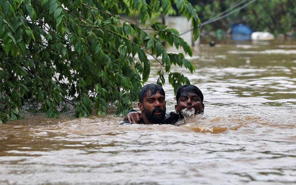 Στους 357 ανέρχονται οι νεκροί από τις πλημμύρες στην Κεράλα της Ινδίας (βίντεο)
