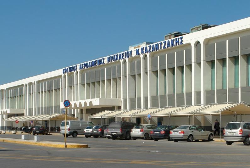 Αεροδρόμια Κρήτης: «Μπαράζ» συλλήψεων για πλαστά διαβατήρια