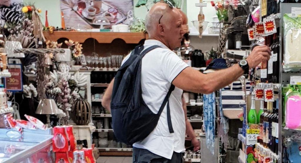 Σκιάθος: Χαλάρωση και ψώνια για τον Γ.Παπανδρέου – Συνεχίζονται οι διακοπές του πρώην πρωθυπουργού (φωτο)