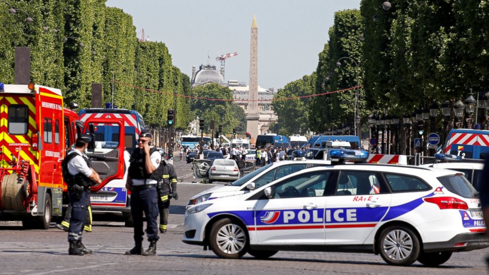 Eπίθεση με μαχαίρι στο Παρίσι – 3 νεκροί και 1 τραυματίας – «Αλλάχου Ακμπάρ» φώναζε ο δράστης