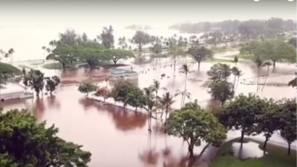 Συγκλονίζουν οι εικόνες από την Χαβάη – Το πέρασμα του τυφώνα Lane «βούλιαξε» τα νησιά (βίντεο)