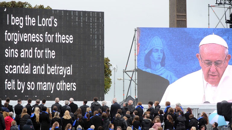 Ιρλανδία: Ο Πάπας ζητά «συγχώρεση από τον Κύριο» για «την προδοσία» της κακοποίησης ανηλίκων από την Εκκλησία